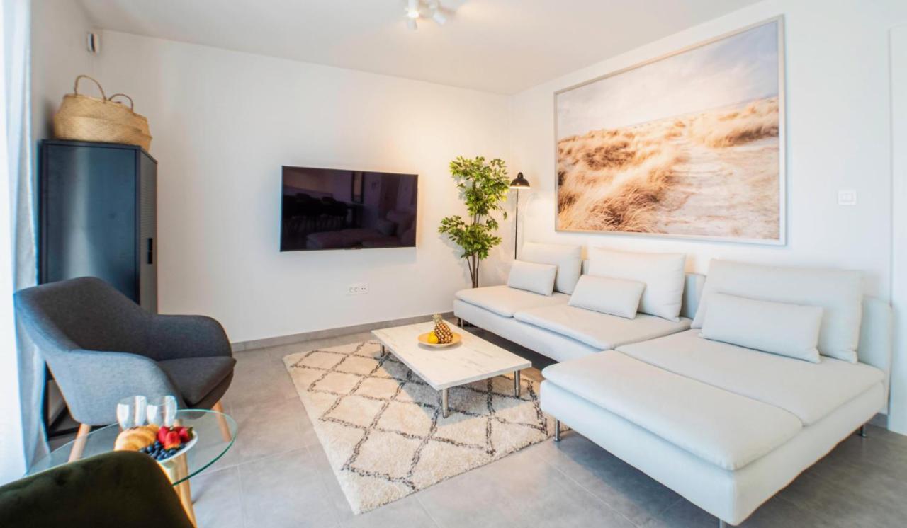 The Grande - Huge Terrace - Amazing Sea Views - Tastefully Furnished - Access To Rooftop Terrace And Gym - Hillside Apartments Rogoznica Rogoznica  Exterior foto